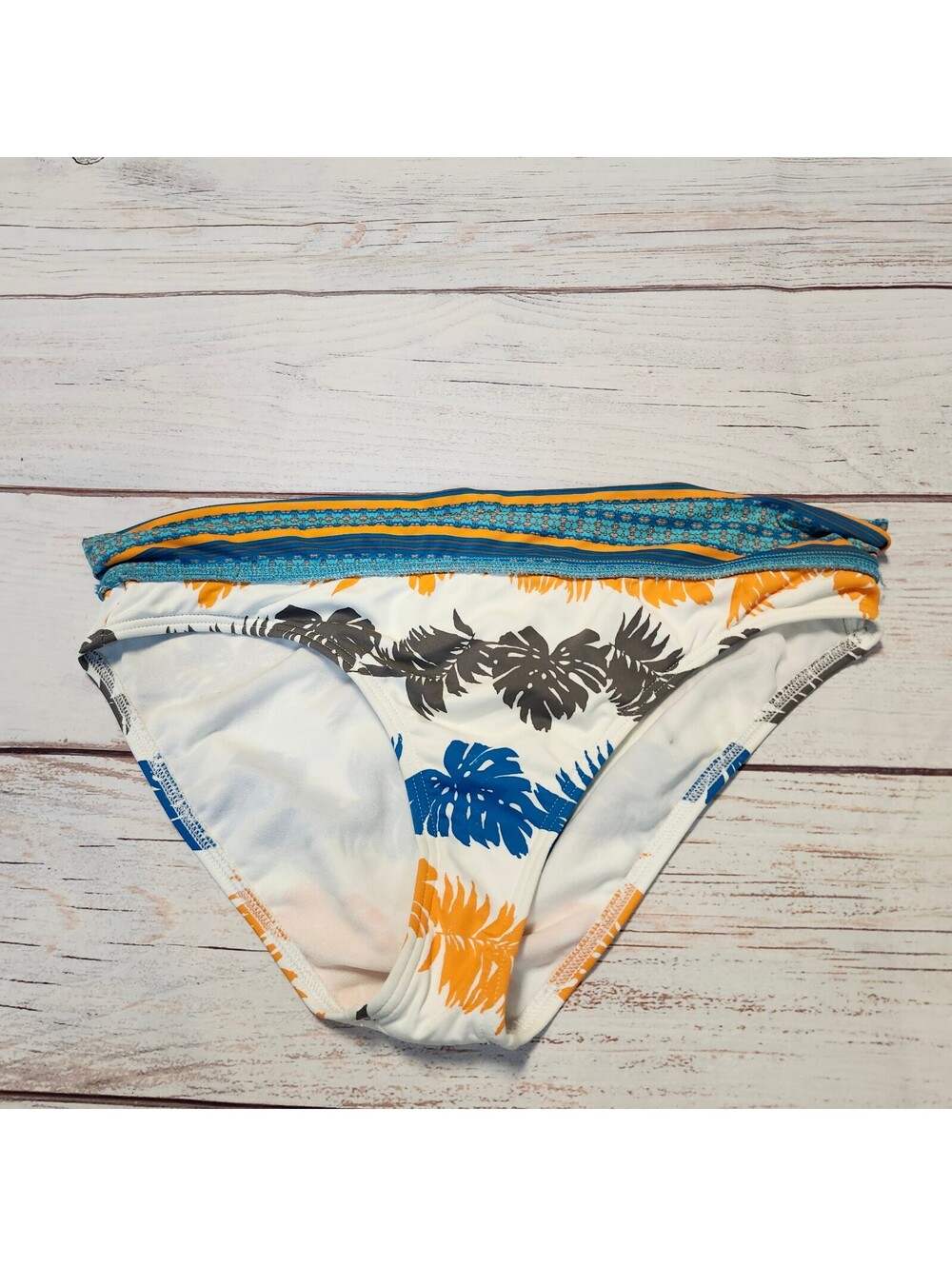 Tommy Bahama Women's Bikini Bottoms Size Large Tropical Leaf Print